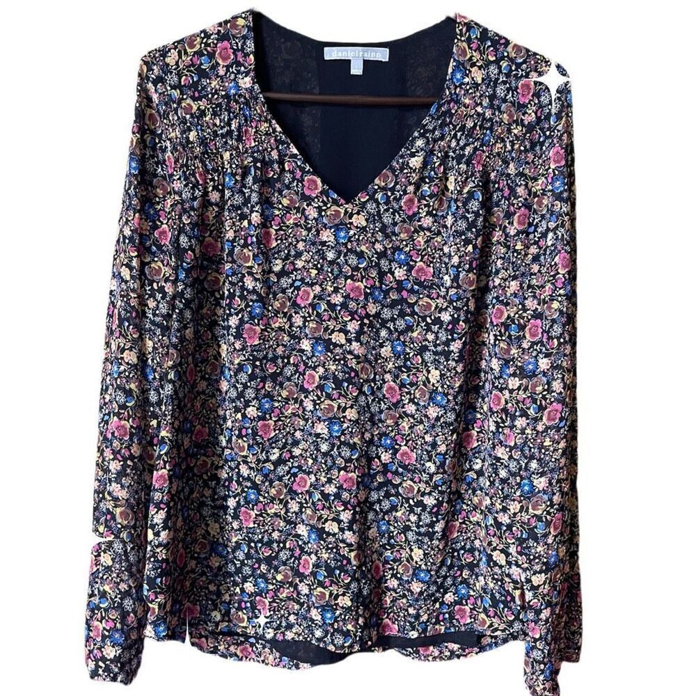 Daniel Rain size L - V neckline floral lace inset in back blouse.
